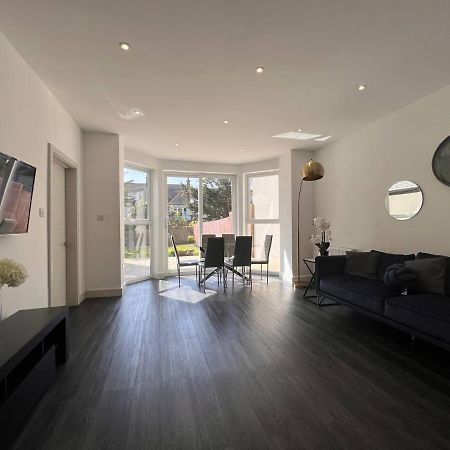 Star London Finchley Road 3-Bed Oasis With Garden Aparthotel ภายนอก รูปภาพ