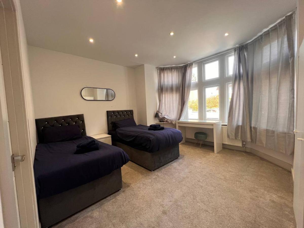 Star London Finchley Road 3-Bed Oasis With Garden Aparthotel ภายนอก รูปภาพ